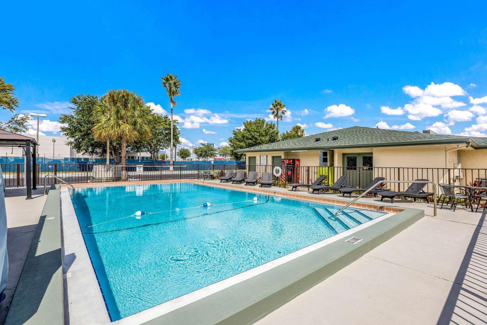 Quality Inn & Suites Downtown Orlando Exterior photo